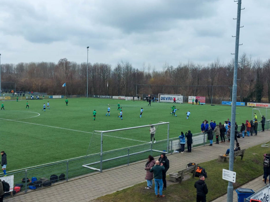 Schoolvoetbal aan de gang op de velden van ASC Waterwijk